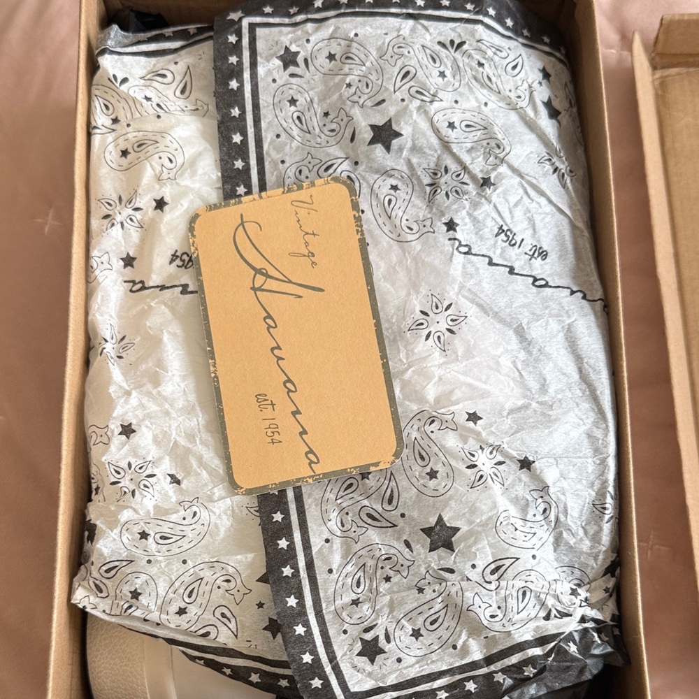 NIB Vintage Havana Lucy White and Black Glitter Sneakers - Size 10